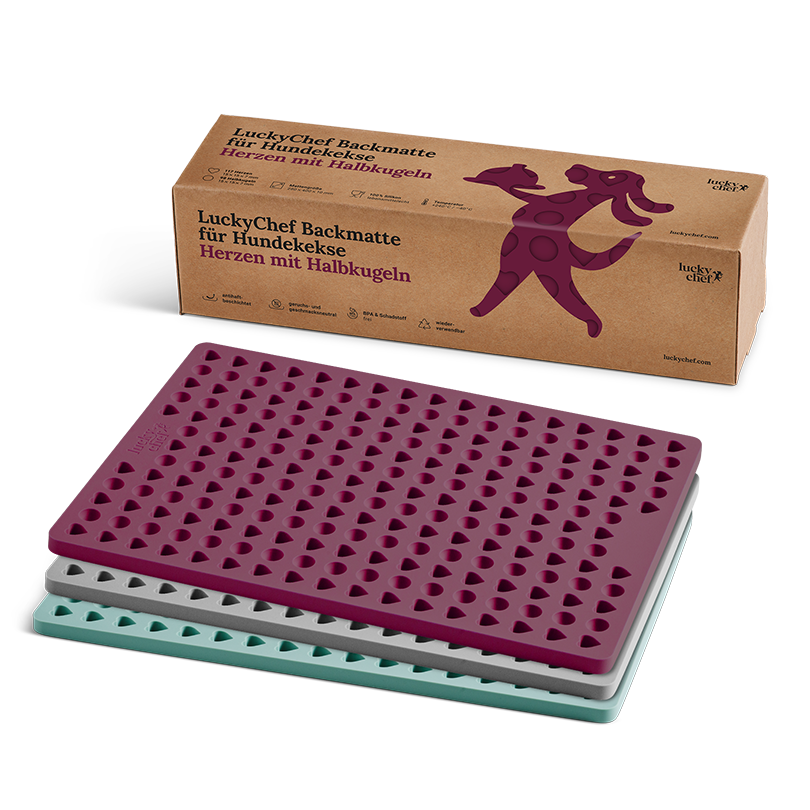 Beerefarbene LuckyChef Backmatte für Hundekekse – Herzen mit Halbkugeln, verpackung + set